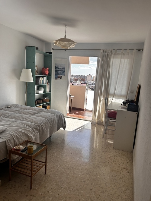 Habitación grande con terraza y pequeño vestidor