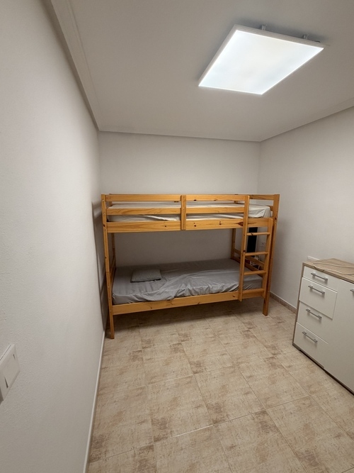 habitación individual en buena zona  