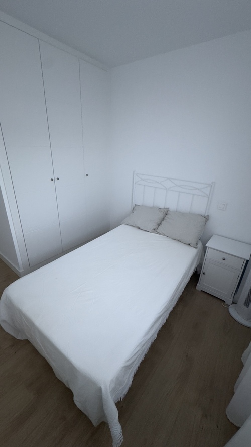 Habitación a estrenar, con baño privado.