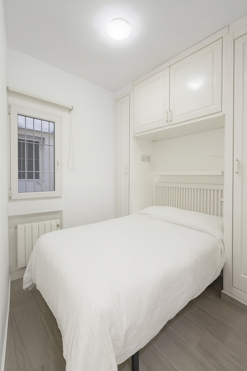 No deposit flat with terrace in Cuatro Caminos