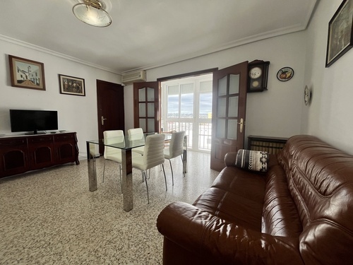 Se alquilan habitaciones en el barrio de Triana