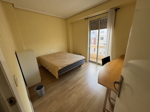Habitación cama doble en el centro