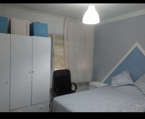 Habitación con mucha luz para chica 