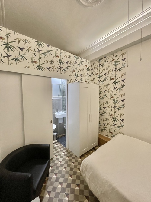 small room ensuite bathroom