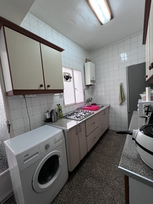 SE ALQUILAN DOS HABITACIONES EN UN PISO DE 4 INQUILINOS