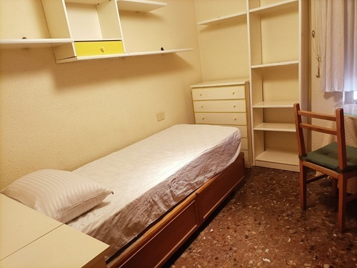 Alquilo habitación para estudiante. Zona centro Murcia