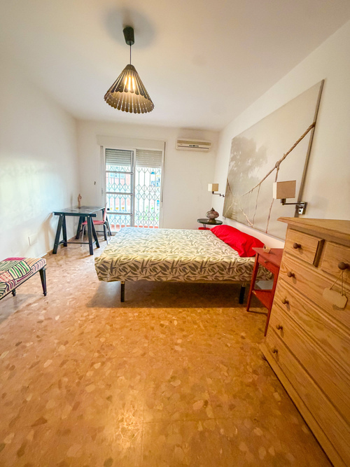 Habitación con mucha luz, con balcón en La Pelusa