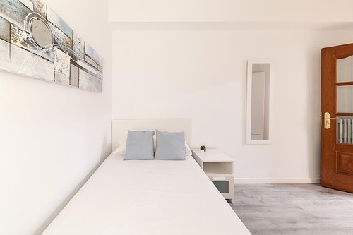 **HABITACION INDIVIDUAL RIO MANZANARES PARA JUNIO**