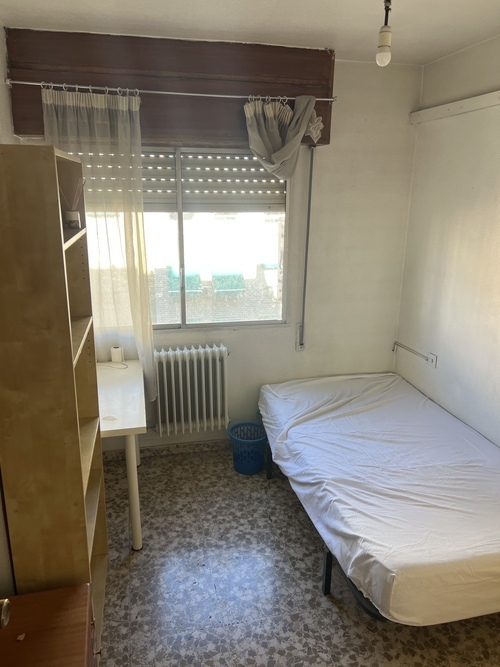 Habitación en Camino de Ronda en frente del Mercadona