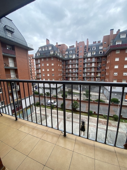 Habitación amplia y luminosa en Miribilla