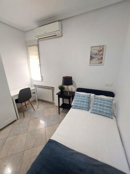 Bonita habitación en piso recién reformado.