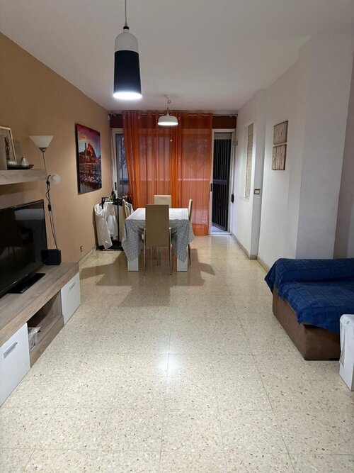 Habitación con mucha luz en Benalua