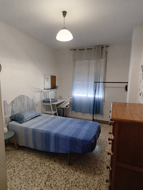Alquilo Habitación Todo incluido. Zona  Campus UMA