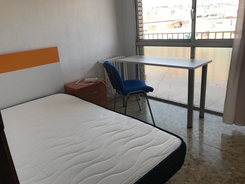 Habitacion estudiantes en piso compartido.
