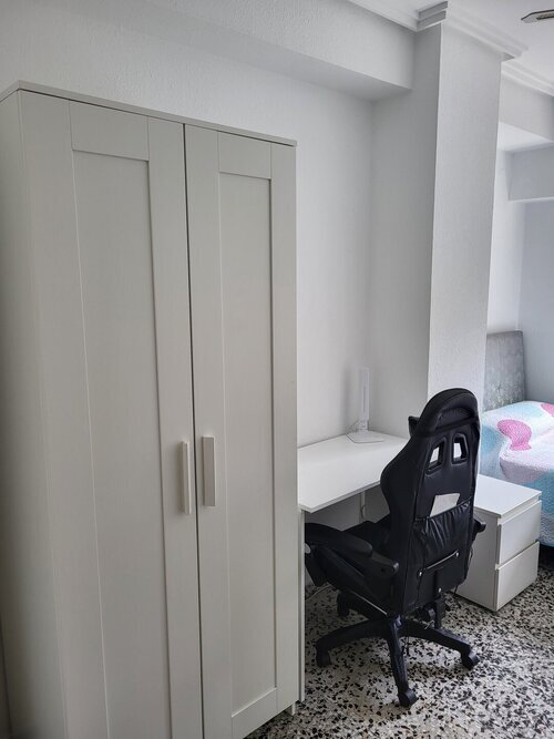 Habitación con mucha luz en Malilla