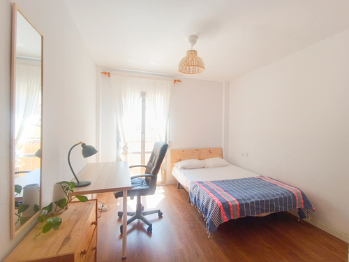 HABITACIÓN SOLEADA CENTRO - CASA SOLO CHICAS