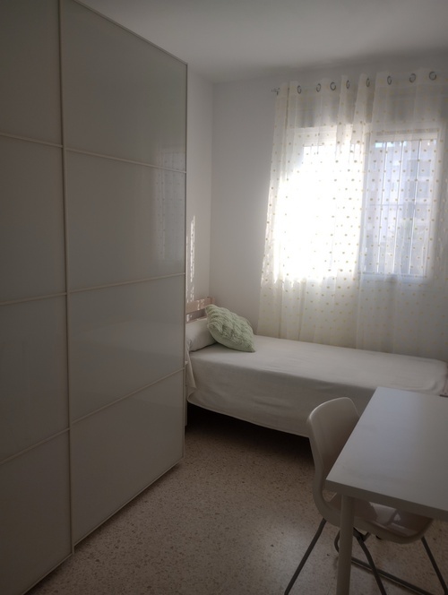 Preciosa y luminosa habitación para chica en Sevilla