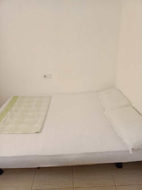 Habitación enorme, con baño privado solo para chicas...