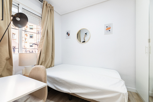 R0454 Habitación en Calle Santos Justo y Pastor 3 s/n