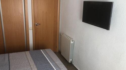 Habitación  grande y comoda en Campanar.