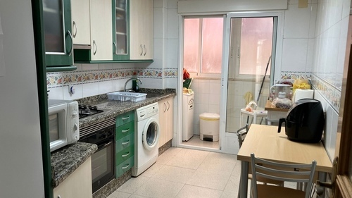 se busca compañera de piso a 3 min de la plata de toros