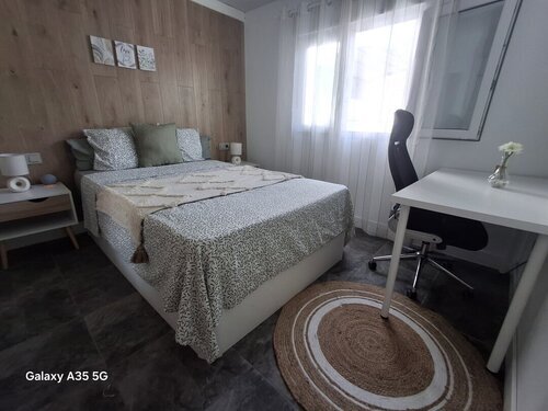 Habitación disponible  con baño privado