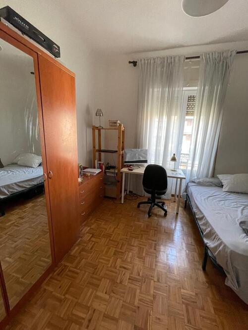 Habitación con mucha luz en Ibiza