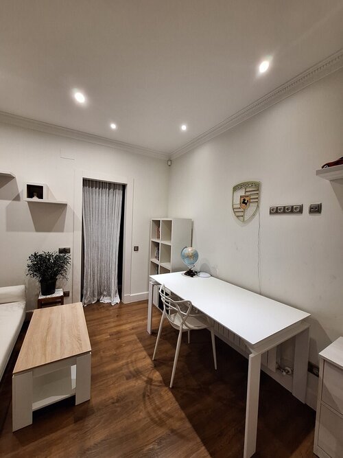 Habitación con baño y vestido en el barrio de Salamanca