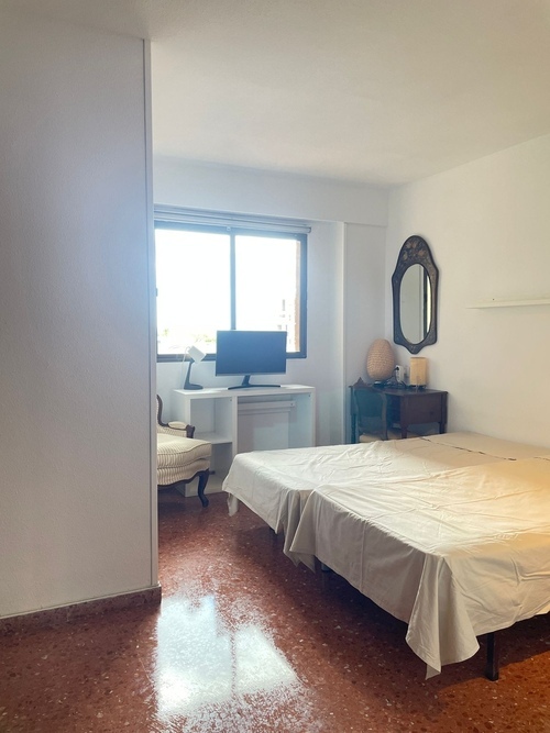 se alquilan 2 habitaciones dobles en el mismo piso