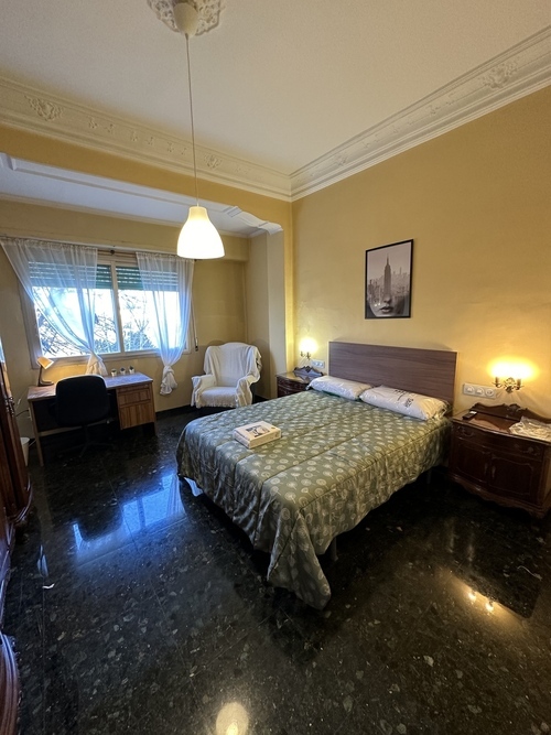 Habitación muy centrica , para Noviembre. 