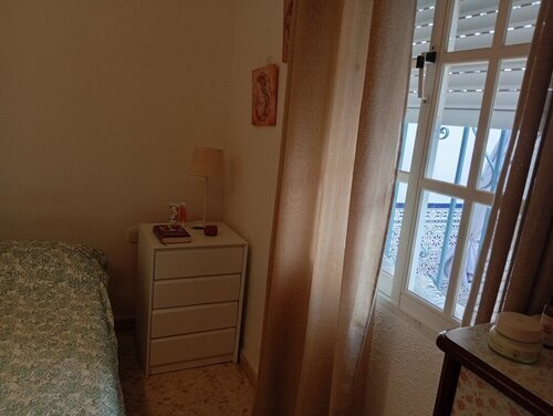 Habitación con mucha luz y buen buen ambiente alfamilia