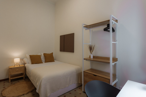 Bright & Minimalist Room for a Peaceful Stay in Gracia