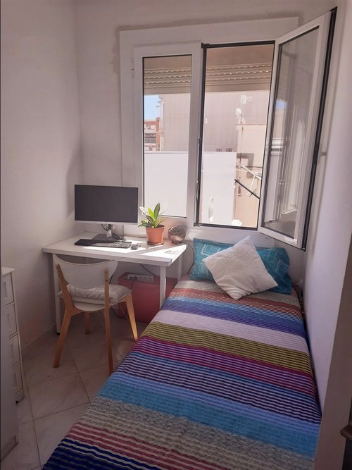 habitación individual tranquila y luminosa_ Chica