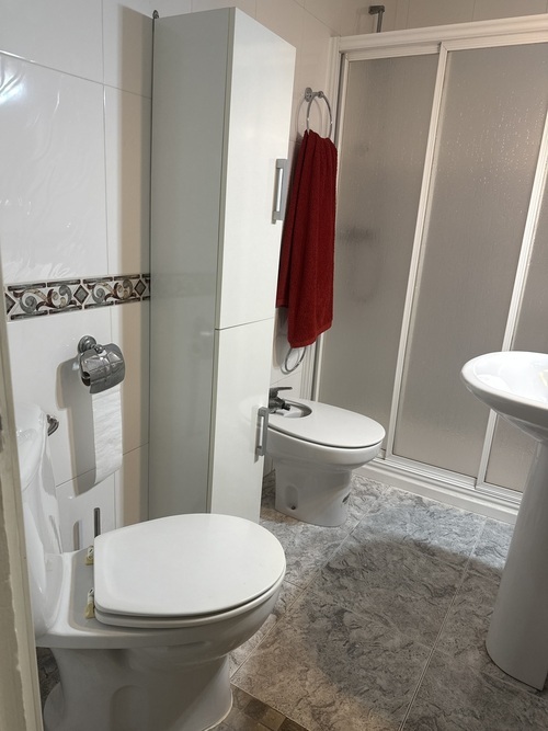 Alquilo habitación con baño privado. Para chica.
