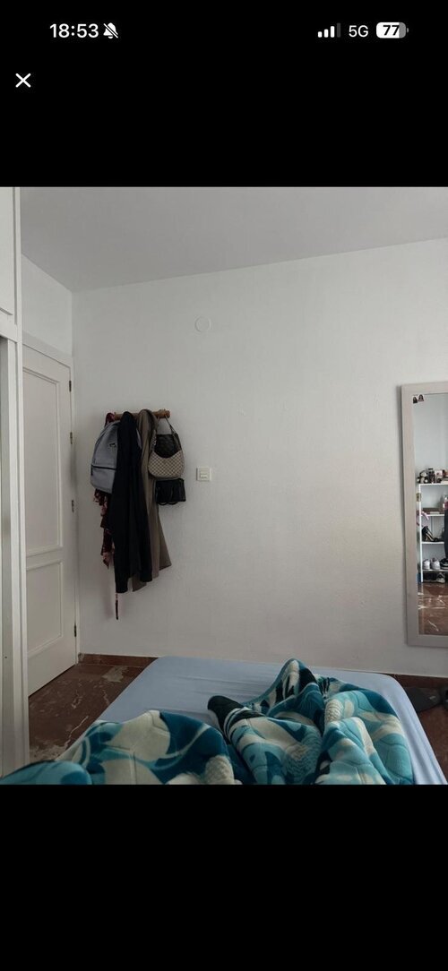 Habitación con mucha luz en el centro de Granada