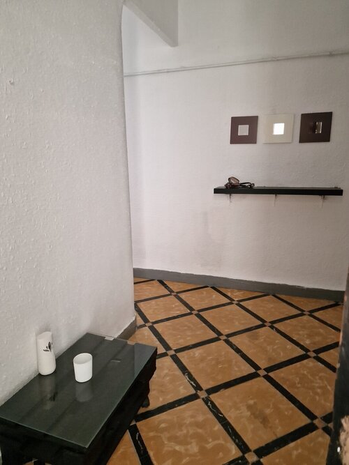 habitación con cama doble