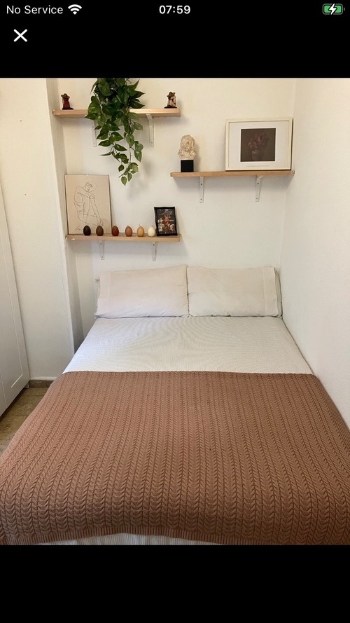 No deposit room with private bathroom in Malasaña