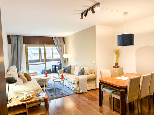 Piso amplio y luminoso 
Bright & spacious 3 rooms 