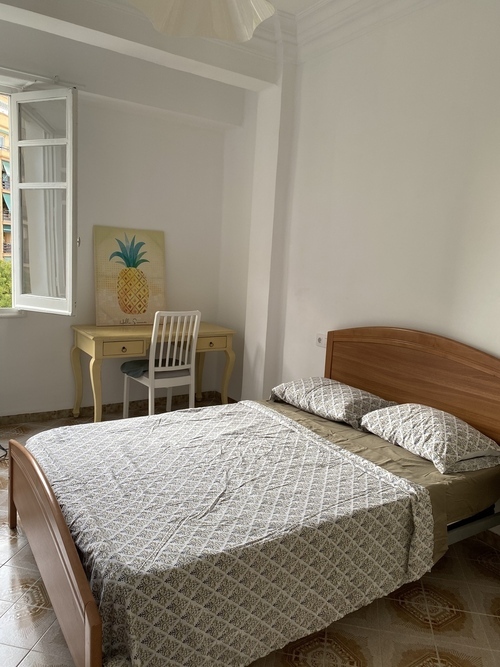 PRECIOSA HABITACIÓN EN NOU MOLES 